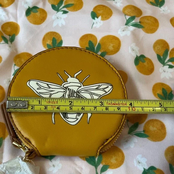Vera Bradley Bee Design Yellow Coin Purse🐝🌻🐝 - Picture 10 of 12